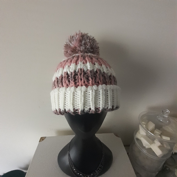 Accessories - 🌸3/$9 Pom Pom Knit Hat